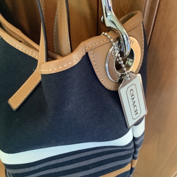 Unique Coach Handbag - Picture 1 of 7